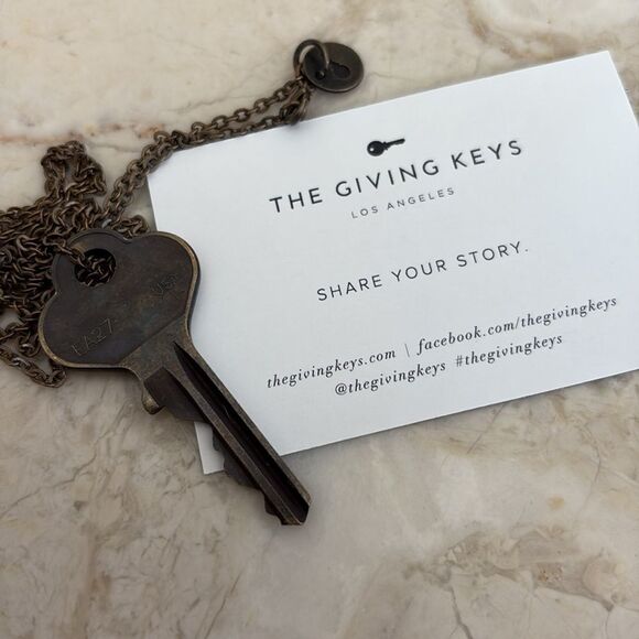 NEW! The Giving Keys “Empower” Vintage Key 28” Chain - Picture 5 of 11